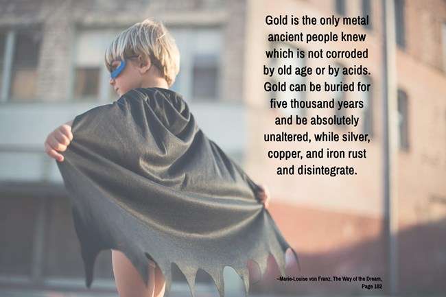 A slim bamboo cane with a gold handle provides the finishing touch. 3 063 gold