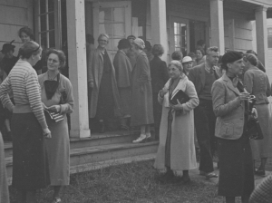 Suzanne Gieser -Dream Symbols of the Individuation Process- Introduction 11 007 Participants at Island Hall. The first woman on the left is possibly Esther Harding. The woman fifth on the left looking ahead is Eleanor Bertine